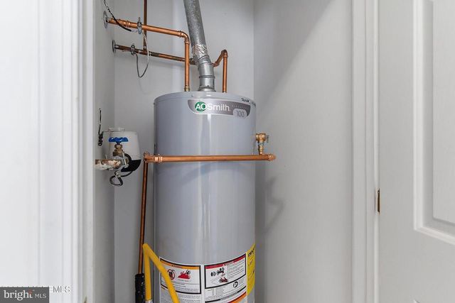 12 DUNROVIN CT, Manchester Township, NJ 08759