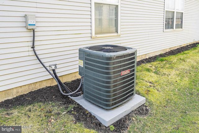 12 DUNROVIN CT, Manchester Township, NJ 08759