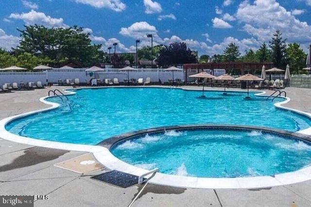 12 DUNROVIN CT, Manchester Township, NJ 08759