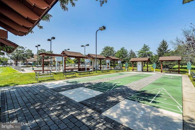 12 DUNROVIN CT, Manchester Township, NJ 08759