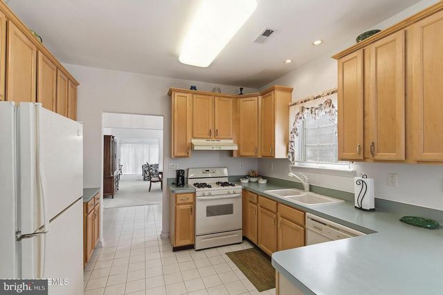 12 DUNROVIN CT, Manchester Township, NJ 08759