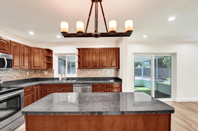 300 SW 19TH Avenue, Fort Lauderdale, FL 33312
