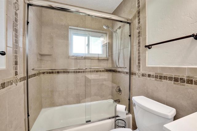 300 SW 19TH Avenue, Fort Lauderdale, FL 33312