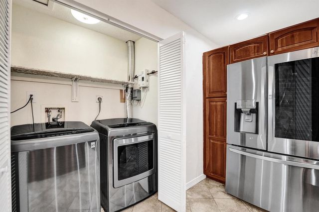 300 SW 19TH Avenue, Fort Lauderdale, FL 33312