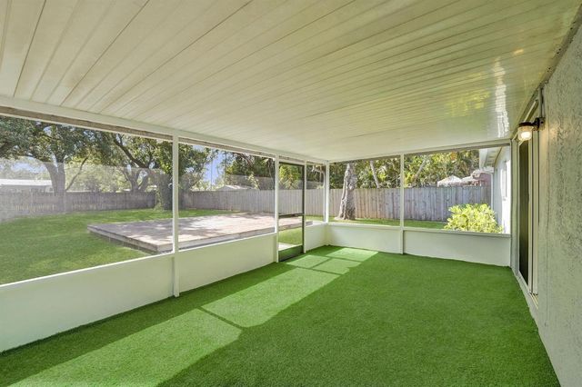 300 SW 19TH Avenue, Fort Lauderdale, FL 33312