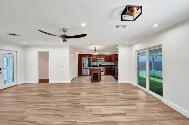 300 SW 19TH Avenue, Fort Lauderdale, FL 33312