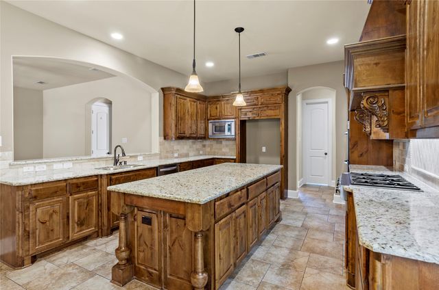 2116 Ironside Drive, Lewisville, TX 75056