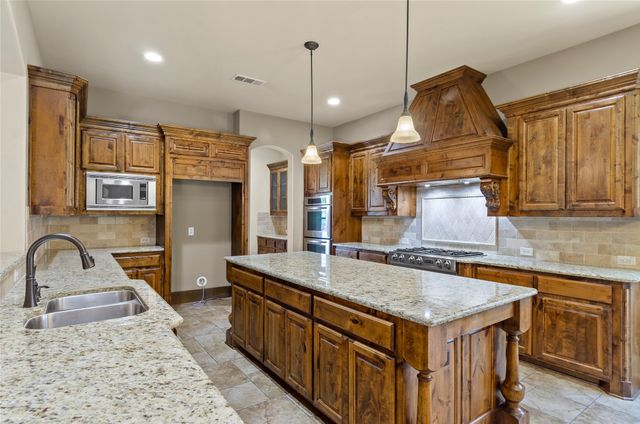 2116 Ironside Drive, Lewisville, TX 75056