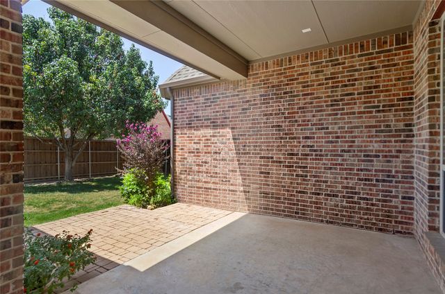 2116 Ironside Drive, Lewisville, TX 75056