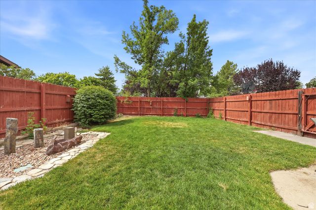 8889 S SILVERSTONE WAY, Sandy, UT 84093