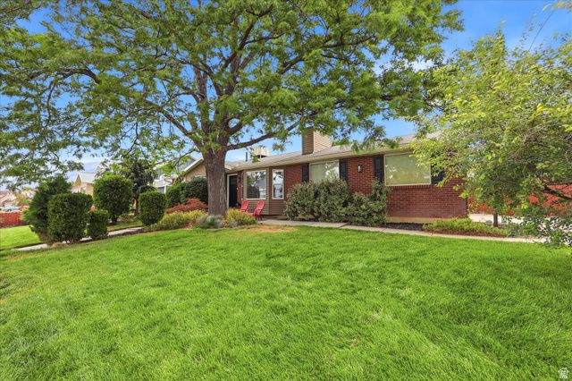 8889 S SILVERSTONE WAY, Sandy, UT 84093