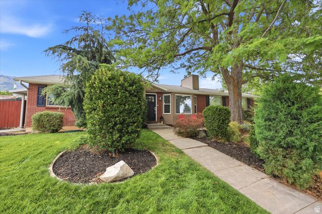 8889 S SILVERSTONE WAY, Sandy, UT 84093