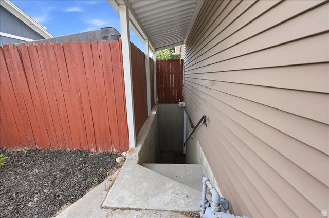 8889 S SILVERSTONE WAY, Sandy, UT 84093