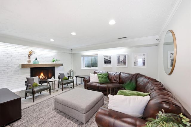 8889 S SILVERSTONE WAY, Sandy, UT 84093