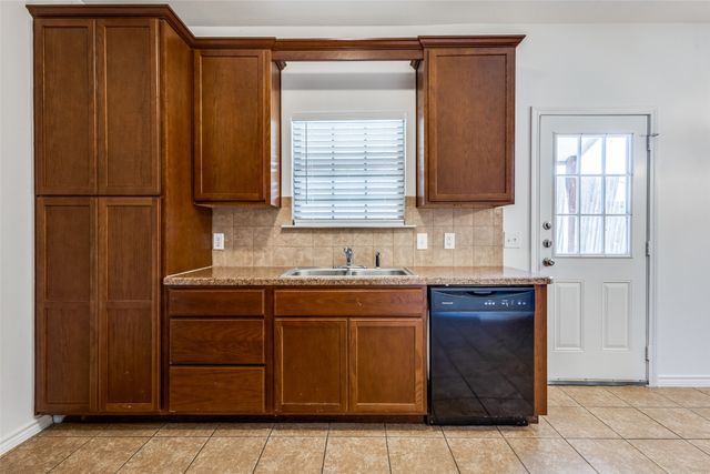 1001 E College Street, Princeton, TX 75407