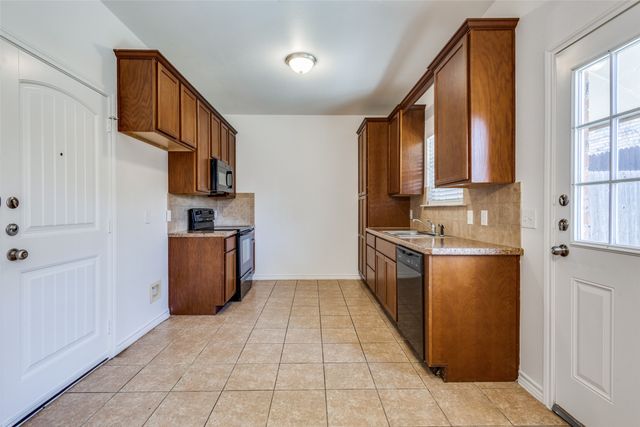 1001 E College Street, Princeton, TX 75407