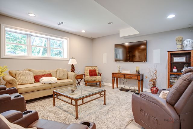 28831 N Spyglass Circle, Ivanhoe, IL 60060