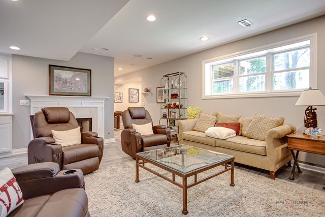 28831 N Spyglass Circle, Ivanhoe, IL 60060