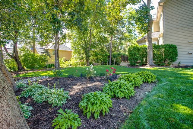 28831 N Spyglass Circle, Ivanhoe, IL 60060
