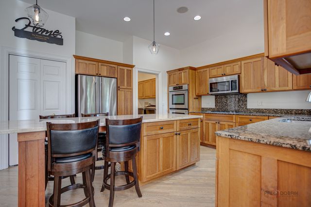 28831 N Spyglass Circle, Ivanhoe, IL 60060