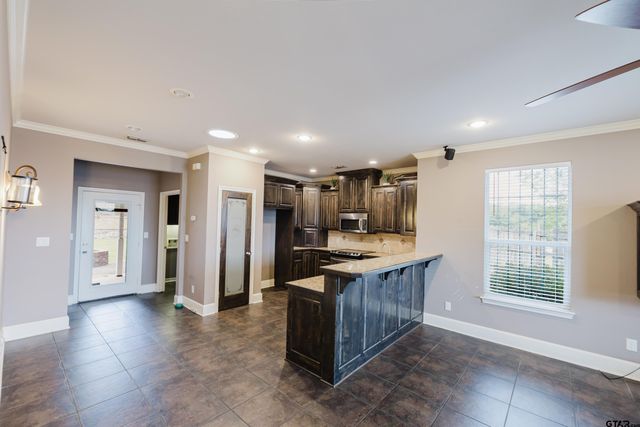 2801 Valley View Dr, Tyler, TX 75701