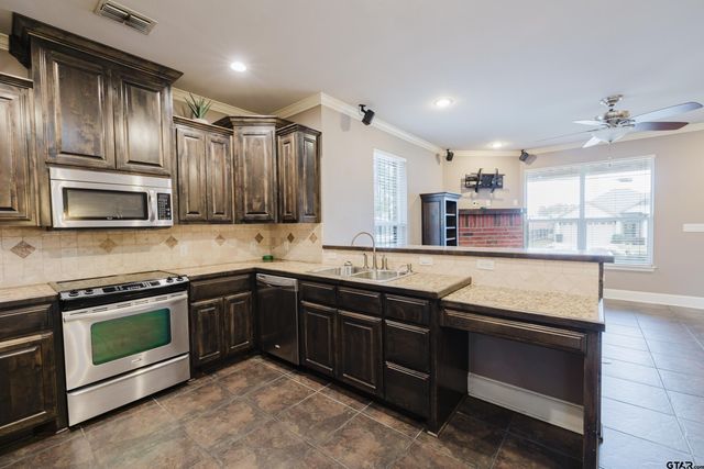 2801 Valley View Dr, Tyler, TX 75701
