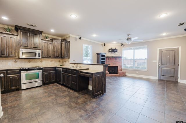 2801 Valley View Dr, Tyler, TX 75701