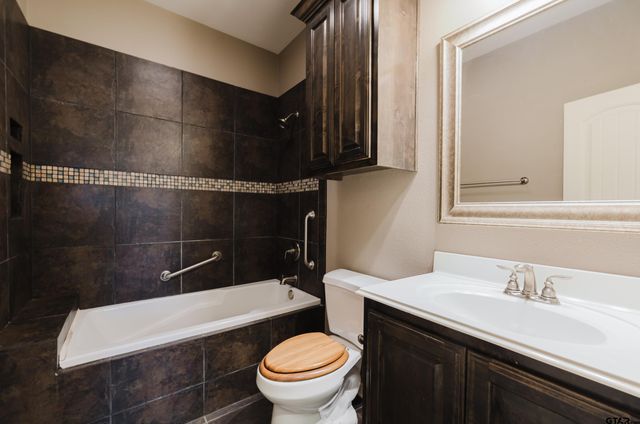 2801 Valley View Dr, Tyler, TX 75701