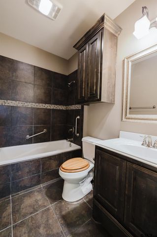 2801 Valley View Dr, Tyler, TX 75701