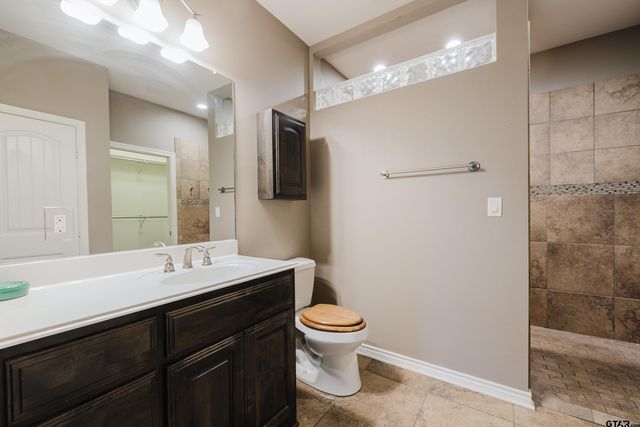 2801 Valley View Dr, Tyler, TX 75701