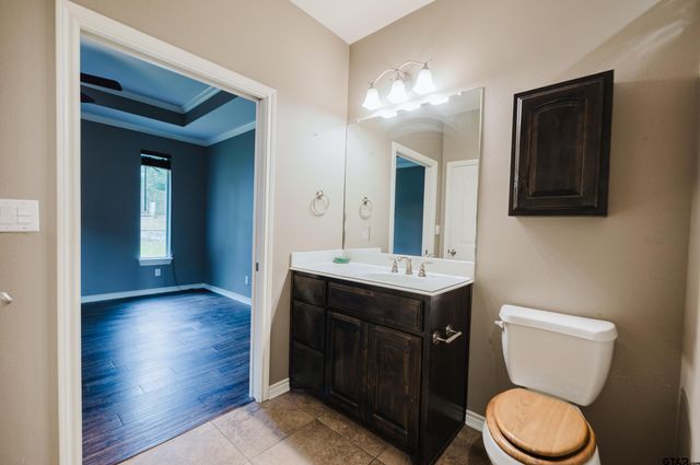 2801 Valley View Dr, Tyler, TX 75701