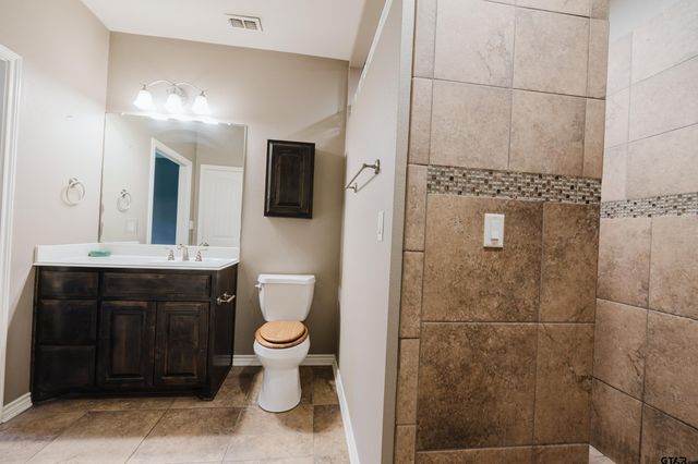 2801 Valley View Dr, Tyler, TX 75701
