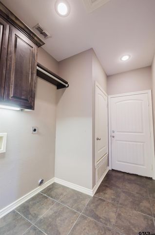2801 Valley View Dr, Tyler, TX 75701