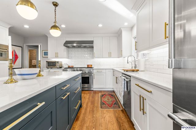 8707 Woolworth Avenue, Omaha, NE 68124