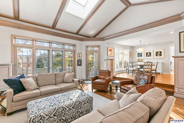 8707 Woolworth Avenue, Omaha, NE 68124