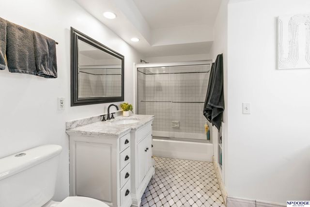 8707 Woolworth Avenue, Omaha, NE 68124
