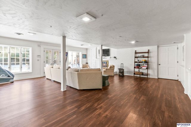 8707 Woolworth Avenue, Omaha, NE 68124