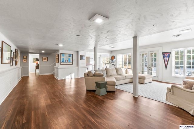 8707 Woolworth Avenue, Omaha, NE 68124