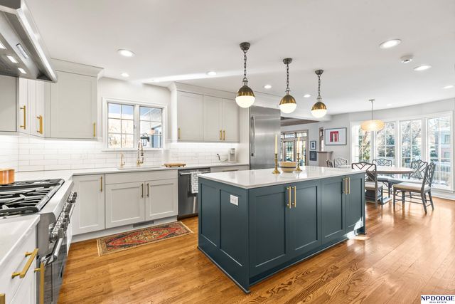 8707 Woolworth Avenue, Omaha, NE 68124