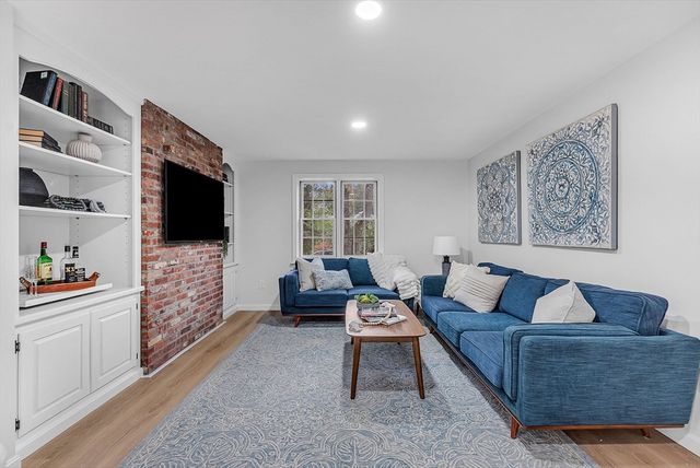 6 Black Oak Rd, Barnstable, MA 02648