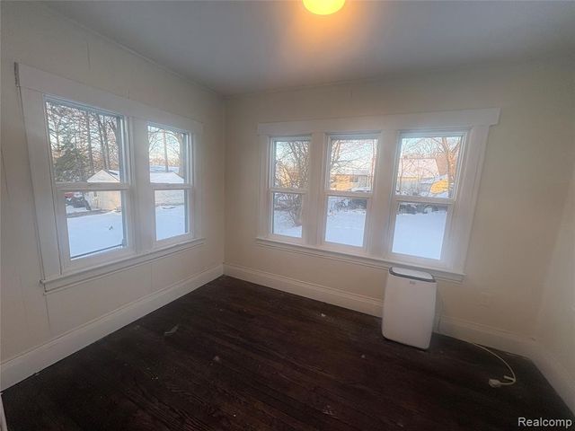 33 S Marshall Street, Pontiac, MI 48342