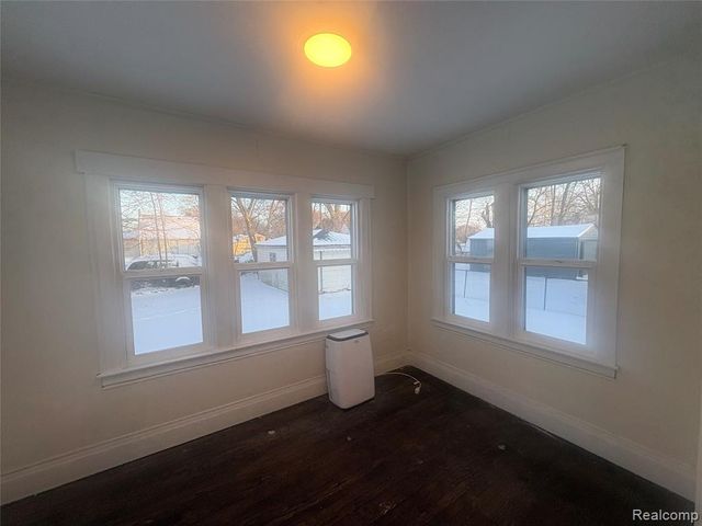 33 S Marshall Street, Pontiac, MI 48342