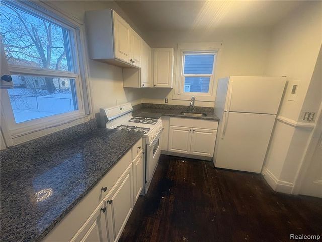 33 S Marshall Street, Pontiac, MI 48342