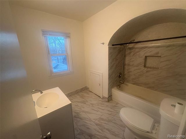 33 S Marshall Street, Pontiac, MI 48342