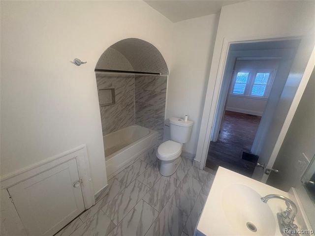 33 S Marshall Street, Pontiac, MI 48342