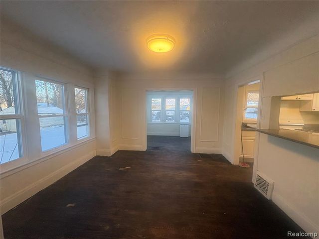 33 S Marshall Street, Pontiac, MI 48342