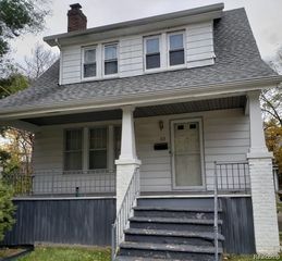33 S Marshall Street, Pontiac, MI 48342