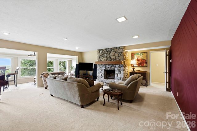 16 Audubon Drive, Asheville, NC 28804