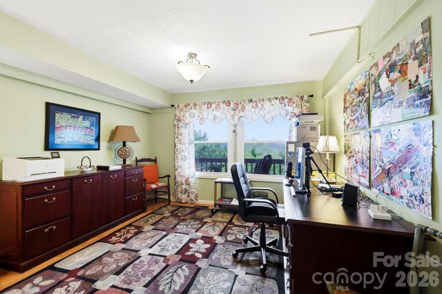 16 Audubon Drive, Asheville, NC 28804