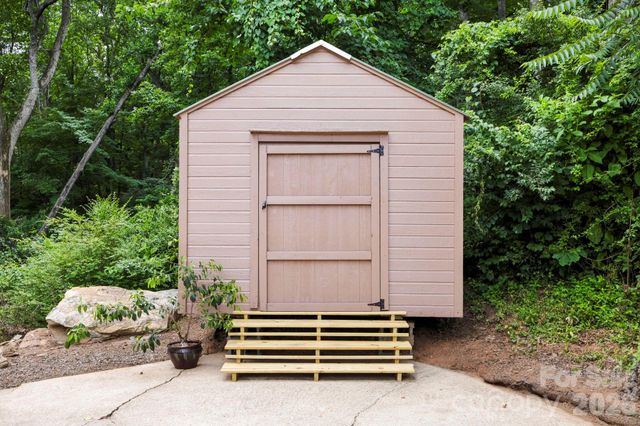 16 Audubon Drive, Asheville, NC 28804